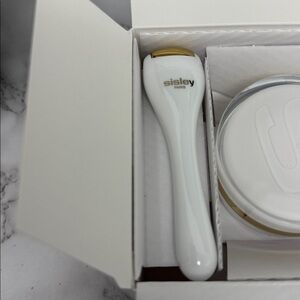 Sisley-Paris Elegant White and Gold Skincare Tool